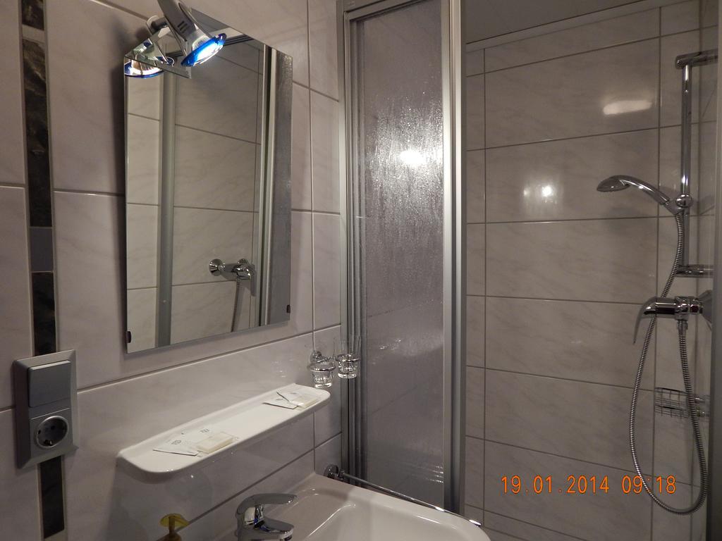 צל אן דר מוזל Gaestehaus Am Roemerbad מראה חיצוני תמונה