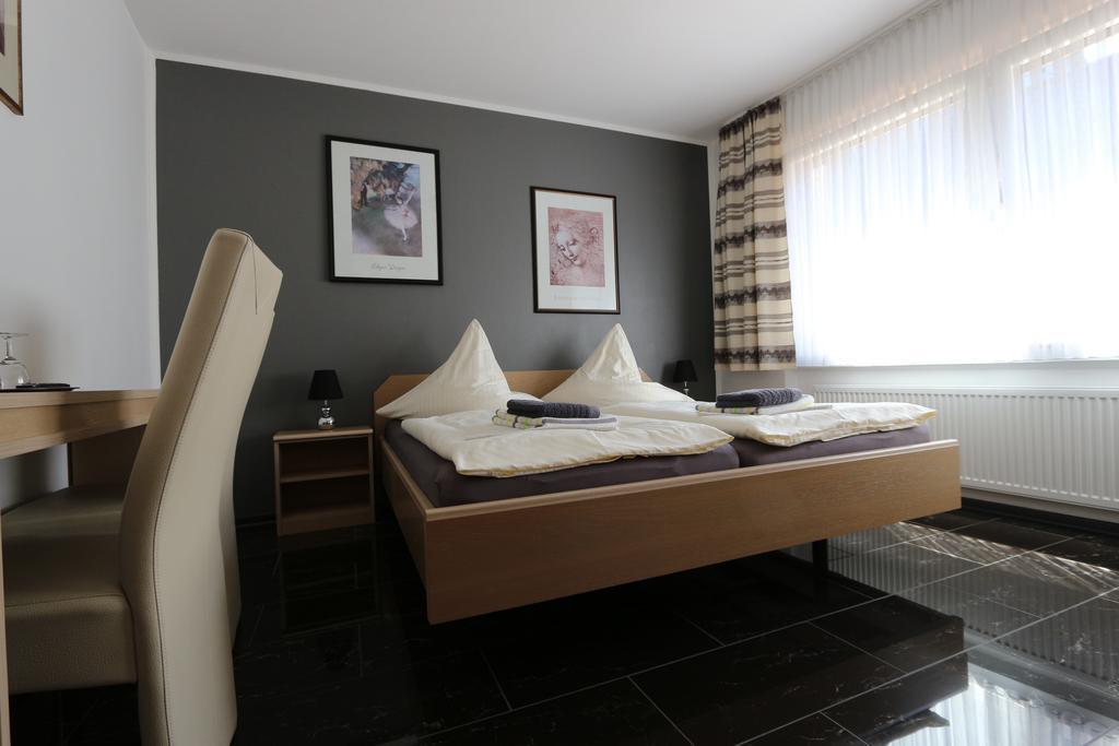 צל אן דר מוזל Gaestehaus Am Roemerbad מראה חיצוני תמונה