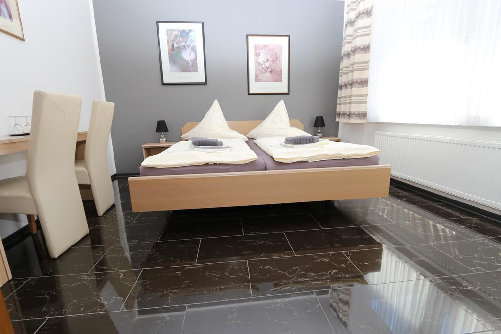 צל אן דר מוזל Gaestehaus Am Roemerbad מראה חיצוני תמונה