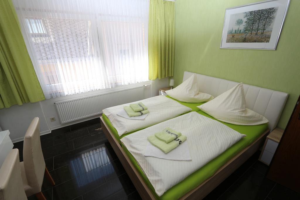 צל אן דר מוזל Gaestehaus Am Roemerbad מראה חיצוני תמונה