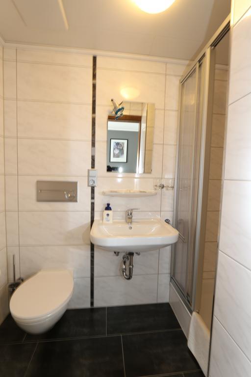 צל אן דר מוזל Gaestehaus Am Roemerbad מראה חיצוני תמונה